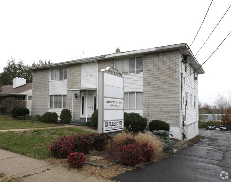 88 Lakedale Dr, Lawrenceville, NJ à louer - Photo du bâtiment - Image 2 de 11