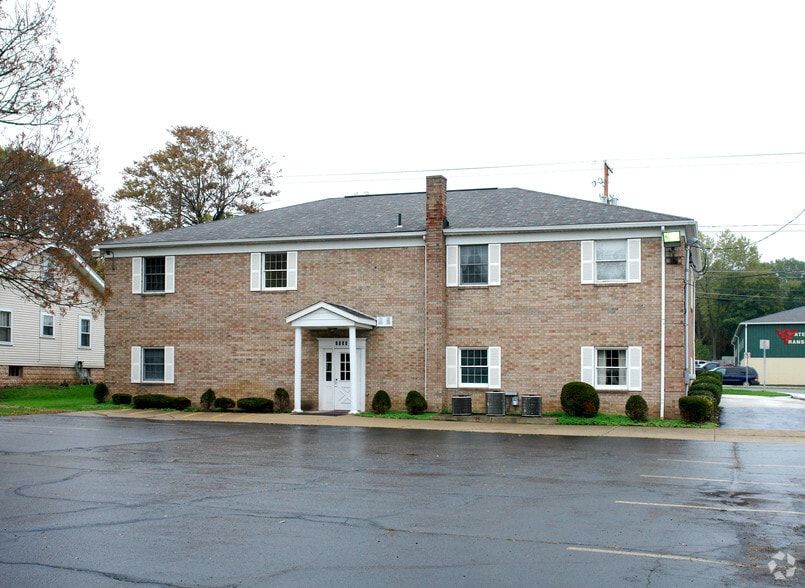 2050 S Arlington Rd, Akron, OH à vendre - Photo du bâtiment - Image 2 de 4