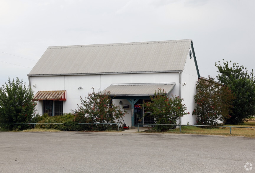 101 19th St, Hondo, TX for sale - Building Photo - Image 2 of 2
