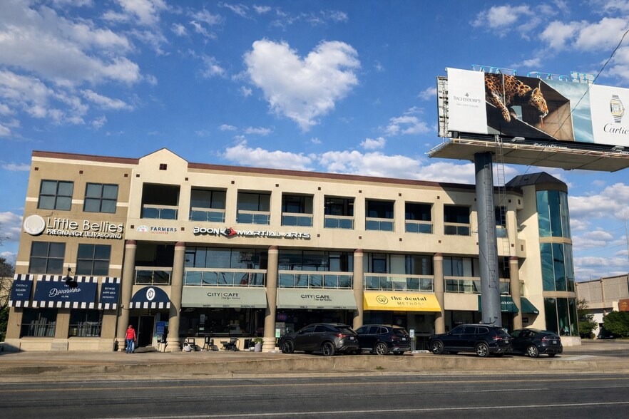 5757 W Lovers Ln, Dallas, TX à louer - Photo du bâtiment - Image 2 de 6