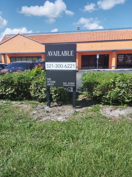2635-2647 Boggy Creek Rd, Kissimmee, FL à louer - Photo du bâtiment - Image 3 de 4