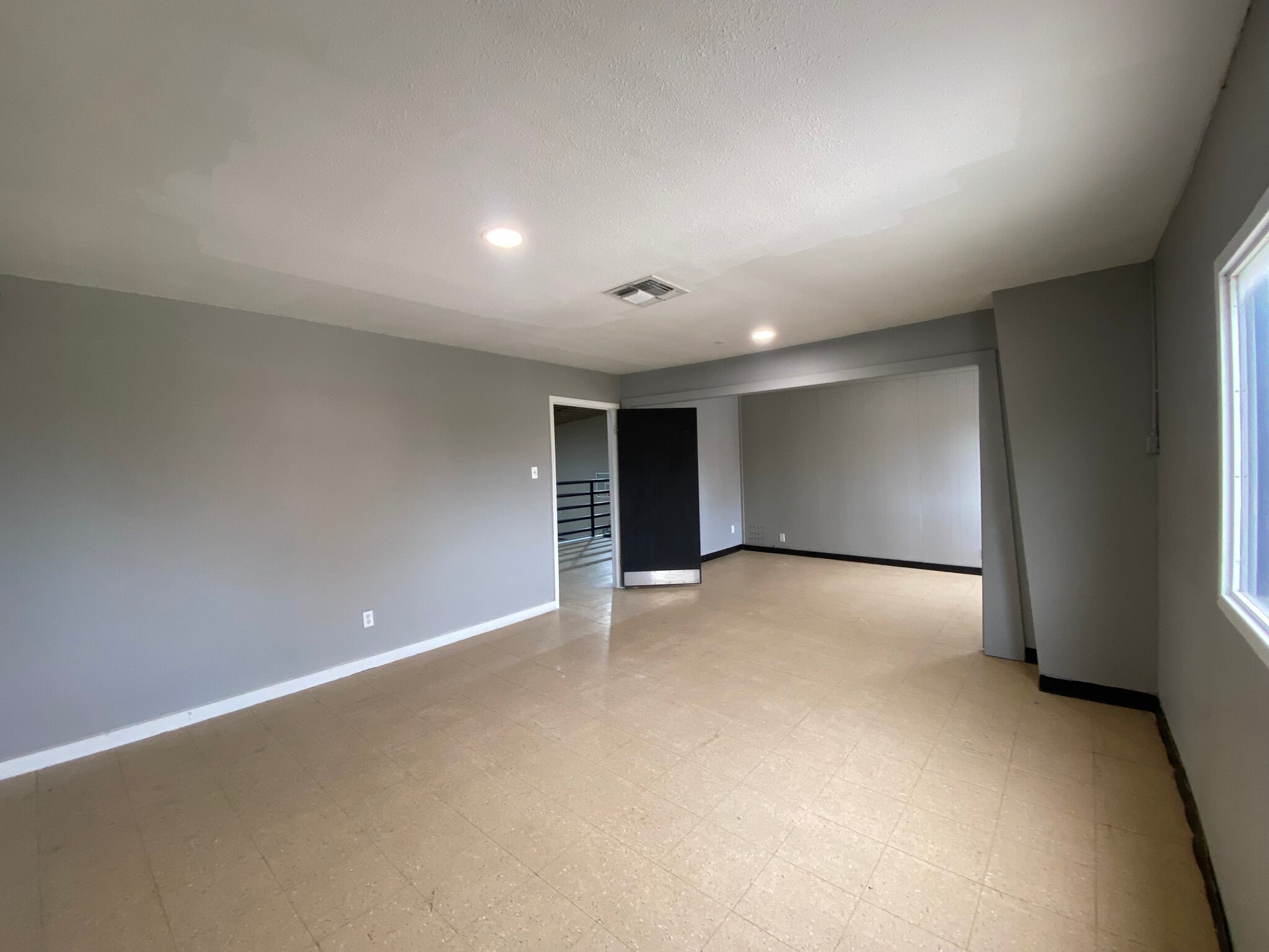 1002 W Huisache Ave, San Antonio, TX for lease Interior Photo- Image 1 of 3