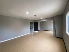 1002 W Huisache Ave, San Antonio, TX for lease Interior Photo- Image 1 of 3