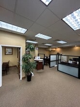 215-45 Northern Blvd, Bayside, NY à louer Photo intérieure- Image 2 de 7