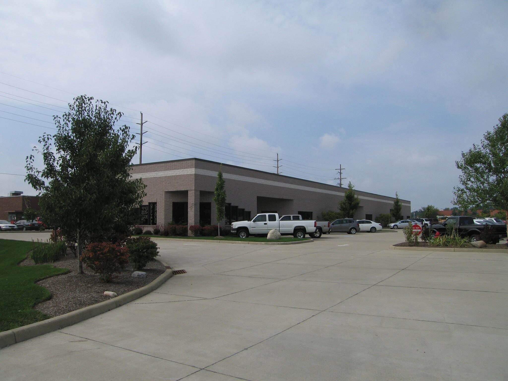 8613-8623 Tyler Blvd, Mentor, OH for lease Interior Photo- Image 1 of 2