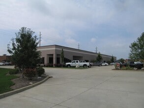 8613-8623 Tyler Blvd, Mentor, OH for lease Interior Photo- Image 1 of 2