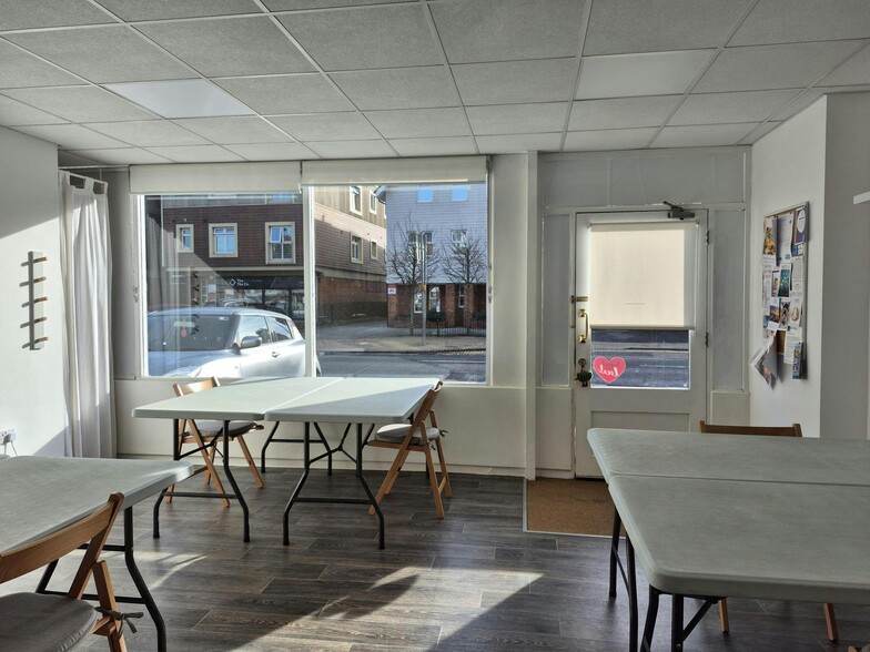416-418 Lymington Rd, Christchurch for lease - Building Photo - Image 3 of 4
