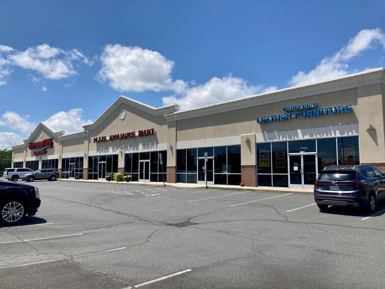 11523 Carolina Place Pky, Pineville, NC à vendre - Photo du bâtiment - Image 3 de 5