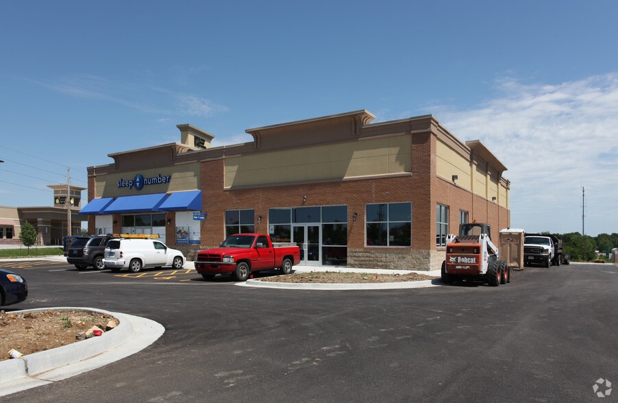 701 NE Coronado Dr, Blue Springs, MO for lease - Building Photo - Image 2 of 2