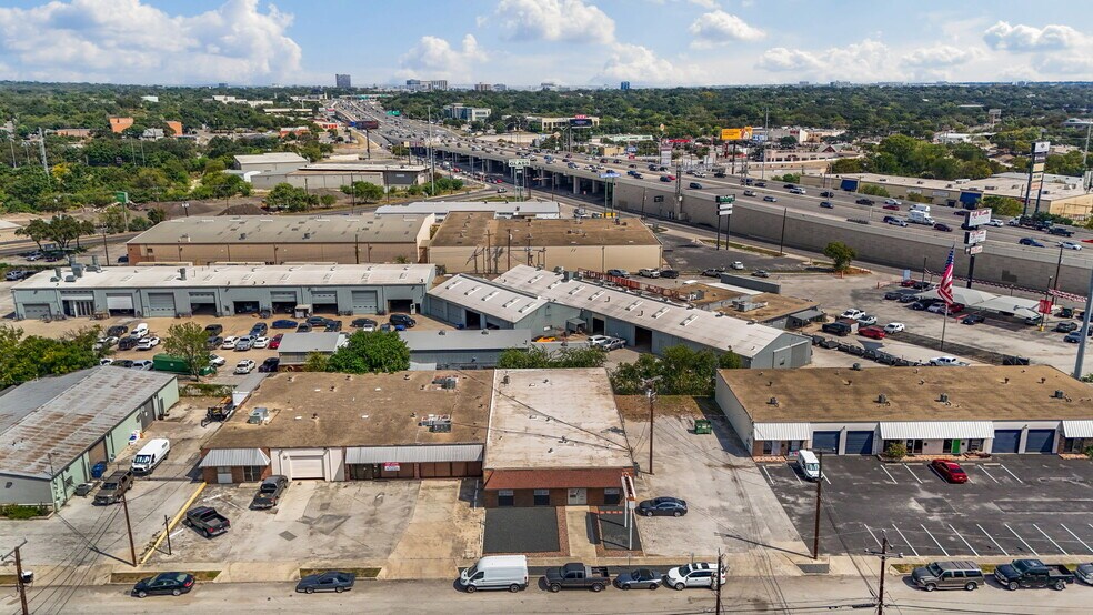 8402 Speedway Dr, San Antonio, TX à vendre - Photo du bâtiment - Image 3 de 34