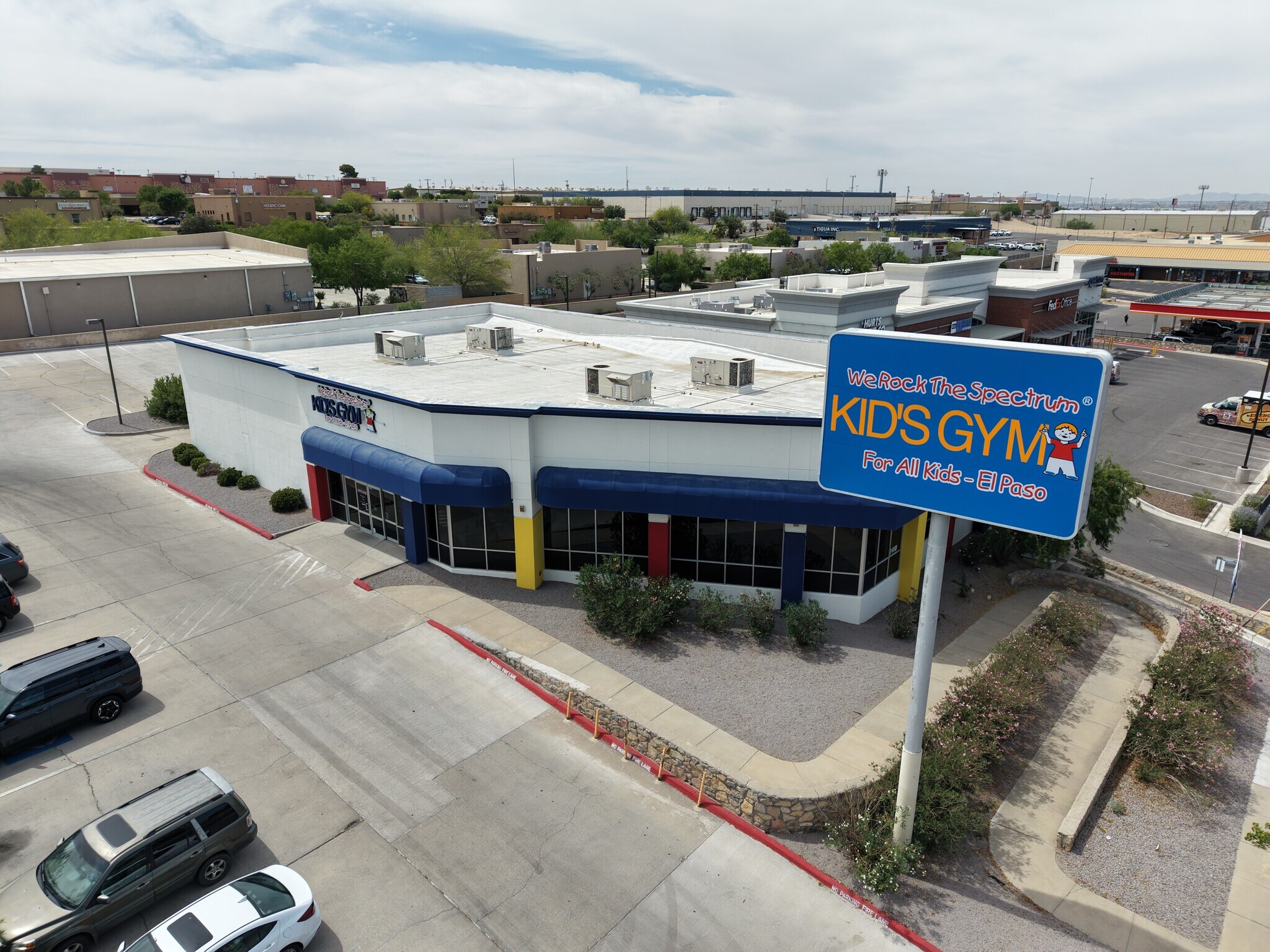 1410 N Lee Trevino Dr, El Paso, TX à louer Photo du bâtiment- Image 1 de 7