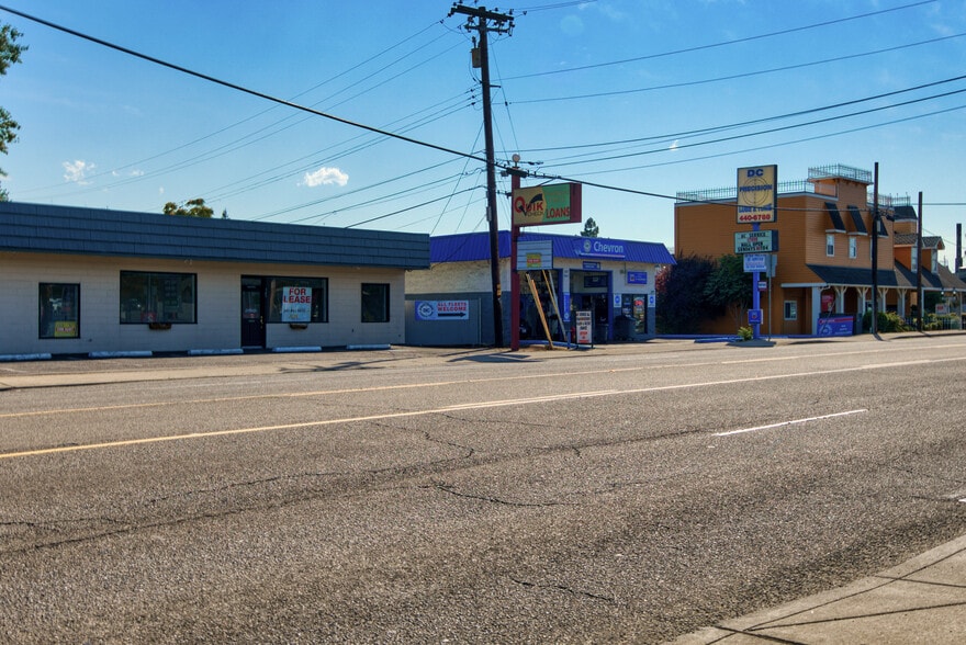 347 NW Garden Valley Blvd, Roseburg, OR for lease - Building Photo - Image 3 of 4