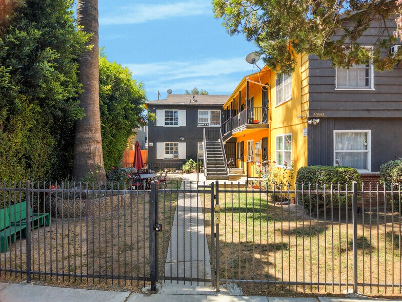 20542 Hartland St, Winnetka, CA à vendre - Photo du bâtiment - Image 3 de 21