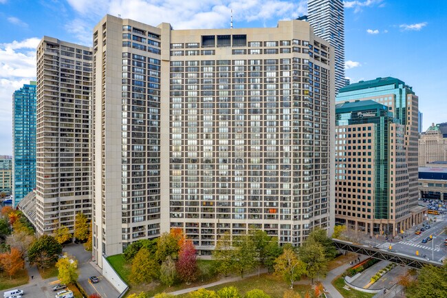 Plus de détails pour 33 Harbour Sq, Toronto, ON - Multi-résidentiel à vendre
