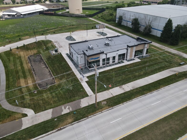 5780 West Parkway, Johnston, IA for lease - Building Photo - Image 3 of 7