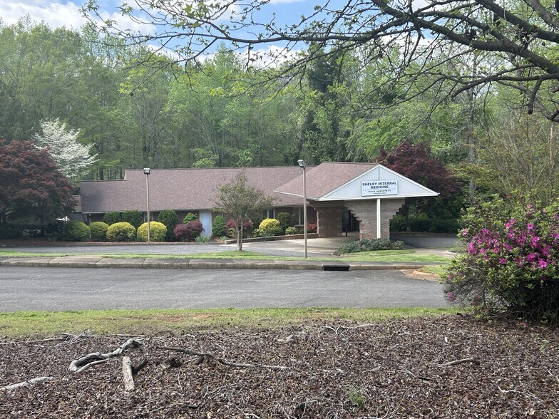 1413 N Lafayette St, Shelby, NC à vendre - Photo du bâtiment - Image 1 de 10