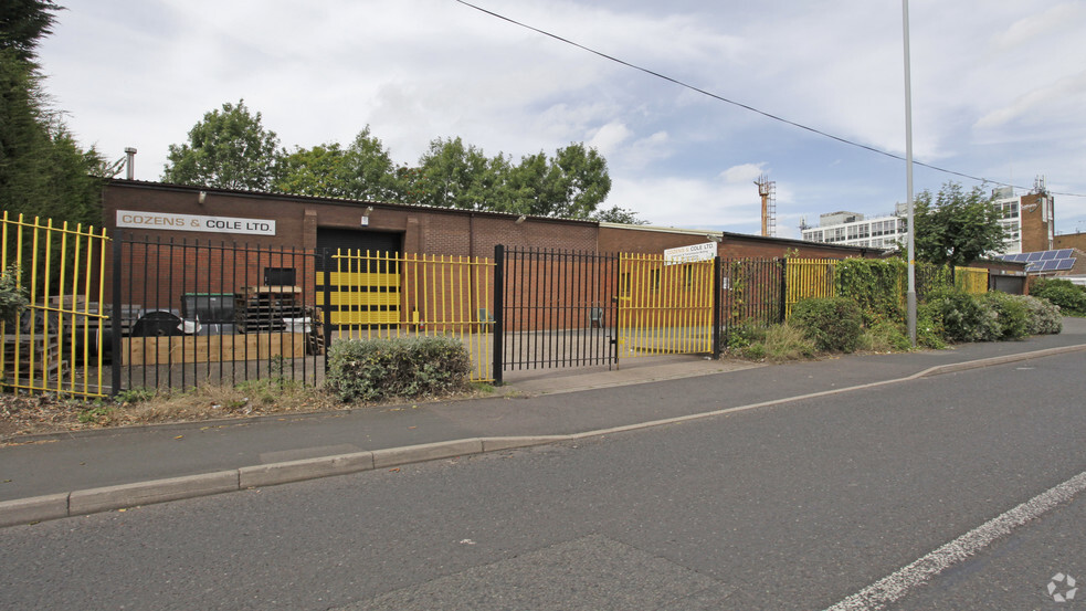 90 Spring Rd, Wolverhampton for sale - Primary Photo - Image 1 of 2