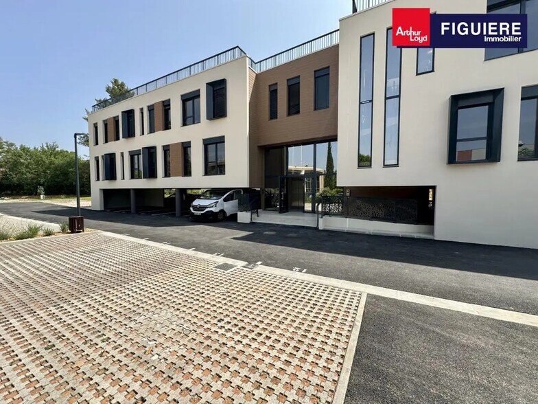 Office in Meyreuil for lease - Building Photo - Image 2 of 15