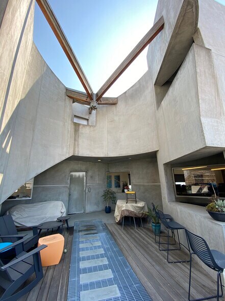 5760-5780 W Jefferson Blvd, Los Angeles, CA à louer - Photo du bâtiment - Image 3 de 9