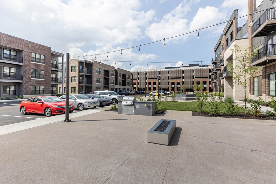 8723 South St, Fishers, IN à louer - Photo du bâtiment - Image 1 de 12