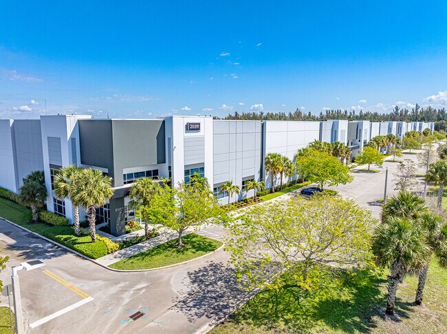 More details for 20351 Sheridan St, Fort Lauderdale, FL - Industrial for Lease