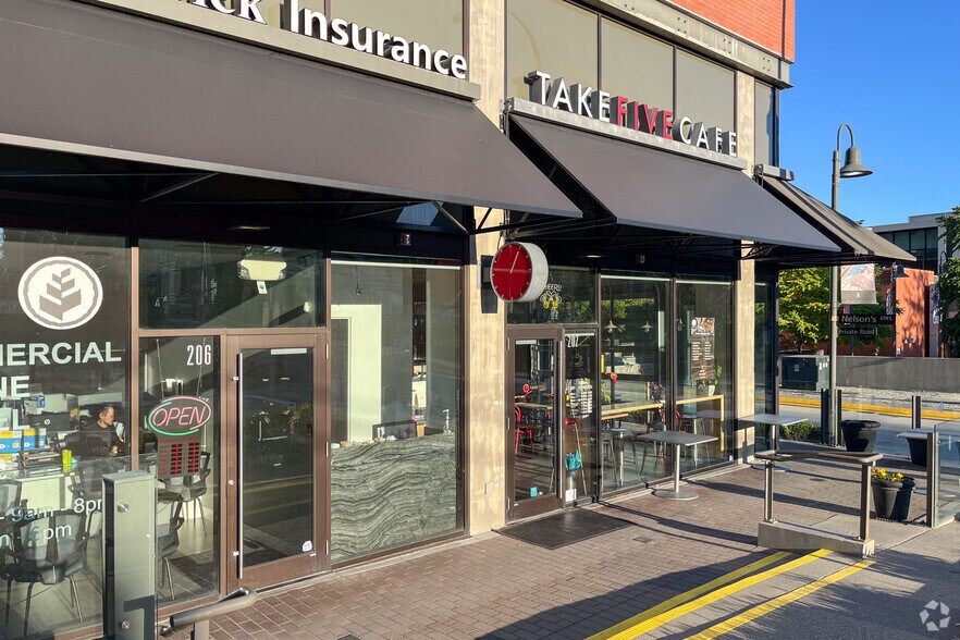 233 Nelson's Cres, New Westminster, BC à vendre - Photo du bâtiment - Image 2 de 10