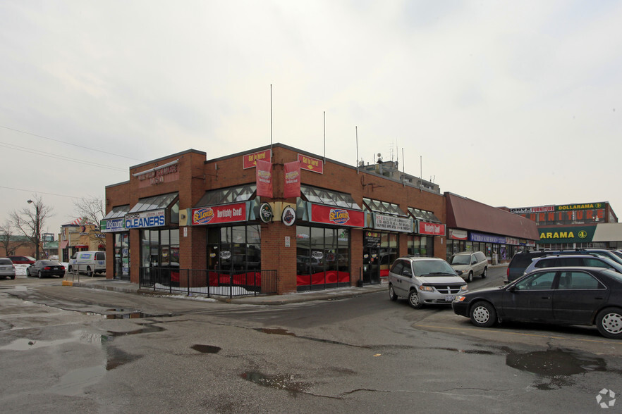 10620 Yonge Street portfolio of 2 properties for sale on LoopNet.ca - Primary Photo - Image 1 of 2