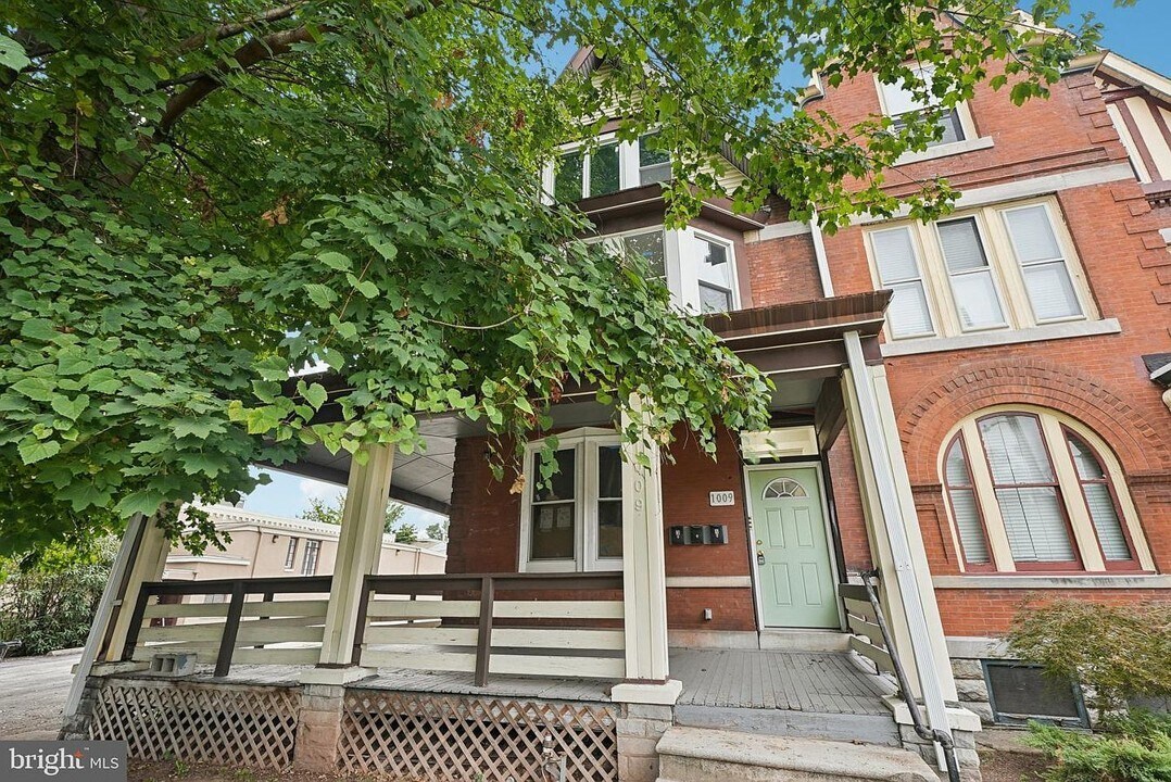 1009 W Main St, Norristown, PA for lease Building Photo- Image 1 of 9