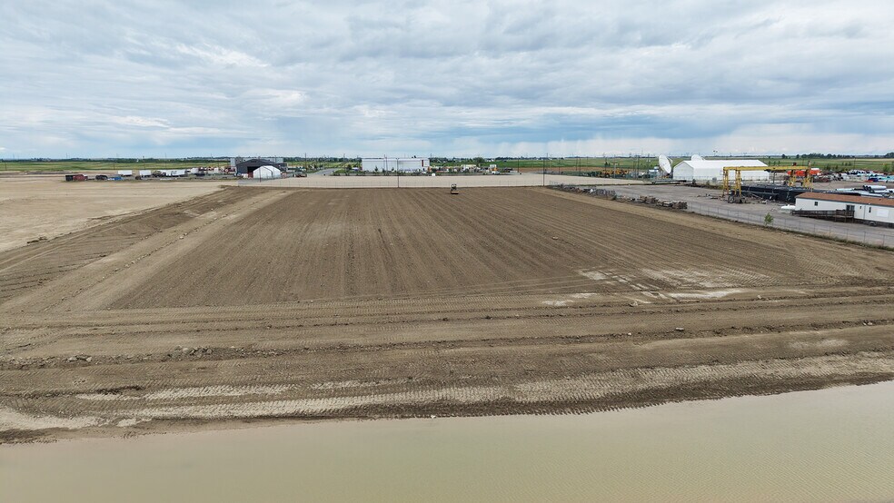 40 Fulton Rd, Rocky View County, AB à louer - Photo du bâtiment - Image 3 de 3