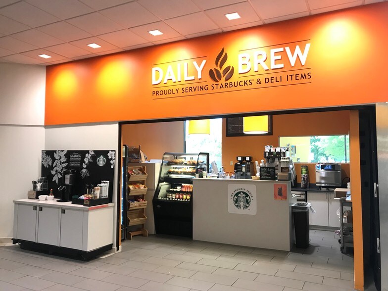 650 Elm St, Manchester, NH à louer - Photo intérieure - Image 2 de 9