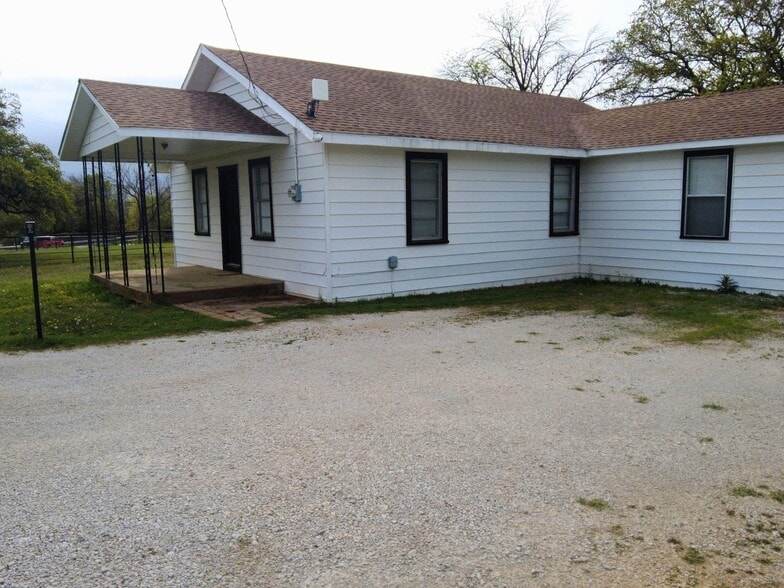 103 Cartwright Park Rd, Weatherford, TX for lease - Building Photo - Image 2 of 13