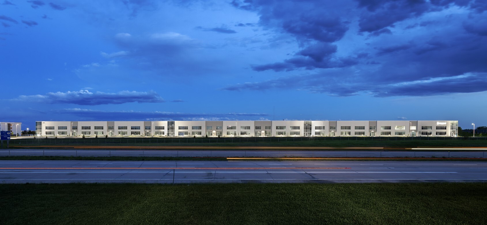 305 Adventureland Drive NW, Altoona, IA for lease Building Photo- Image 1 of 12