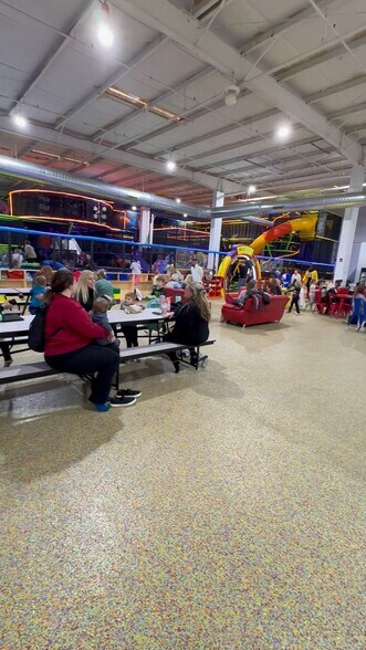 140 Long Rd, Chesterfield, MO à louer - Vidéo sur l’inscription commerciale - Image 2 de 3