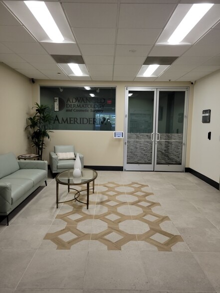 151 Southhall Ln, Maitland, FL for lease - Interior Photo - Image 2 of 16