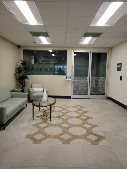 151 Southhall Ln, Maitland, FL à louer - Photo intérieure - Image 2 de 16