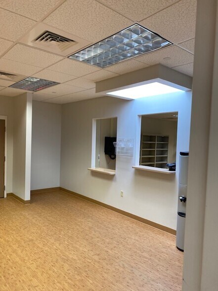 100 Technology Dr, Trumbull, CT à louer - Photo intérieure - Image 2 de 24