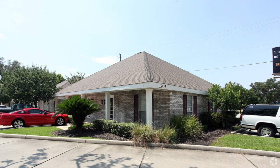 1907 Pass Rd, Biloxi, MS for lease - Primary Photo - Image 1 of 4