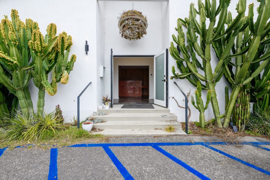 1041 Abbot Kinney Blvd, Venice, CA à louer - Photo du bâtiment - Image 3 de 12