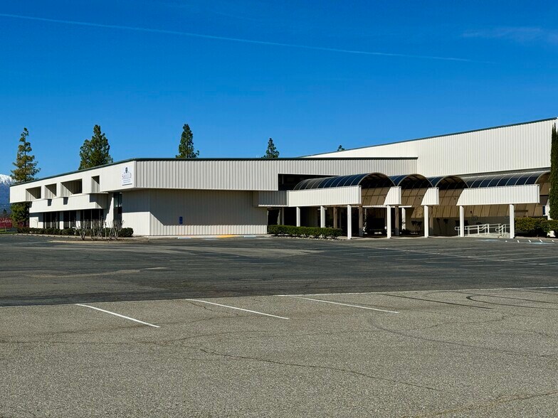 4300-4356 Caterpillar Rd, Redding, CA à louer - Photo du bâtiment - Image 2 de 14