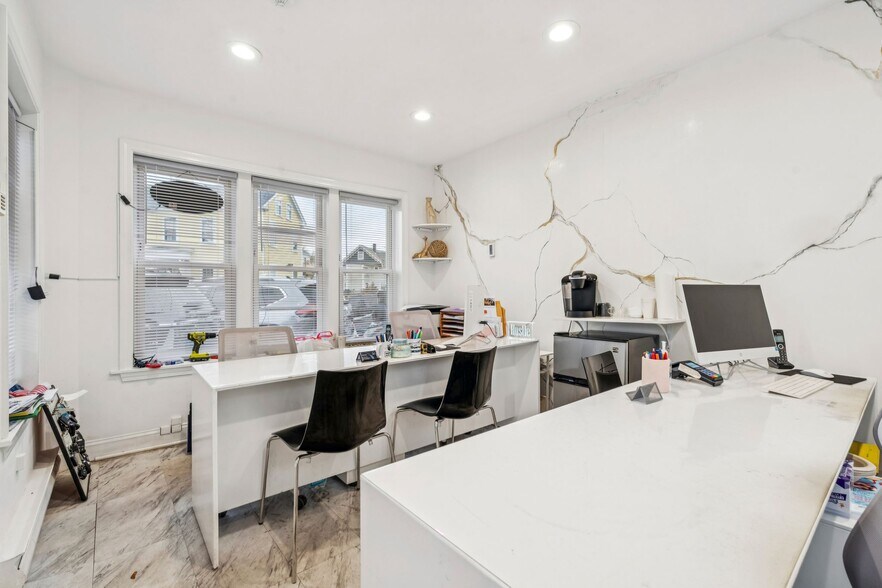 43 Cabot St, Beverly, MA à vendre - Photo du bâtiment - Image 3 de 10