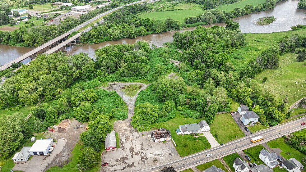 20 Main St, Windsor Township, NY à vendre - Photo du bâtiment - Image 2 de 4