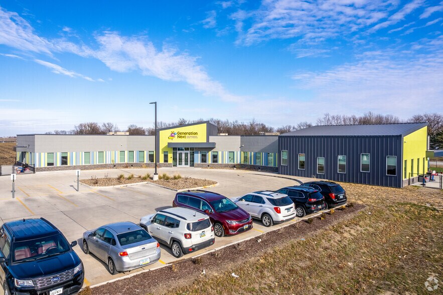 94 Paine Cir, Bondurant, IA à vendre - Photo principale - Image 1 de 6