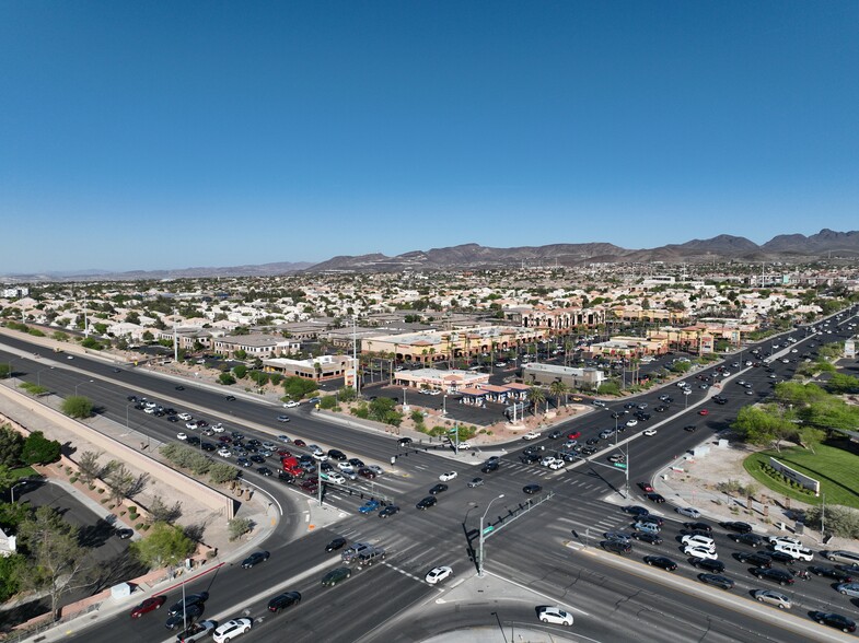 10000 S Eastern Ave, Henderson, NV à louer - Photo du bâtiment - Image 1 de 3