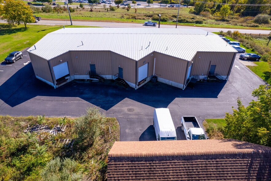 793 W Center St, West Bridgewater, MA à vendre - Photo du bâtiment - Image 3 de 6