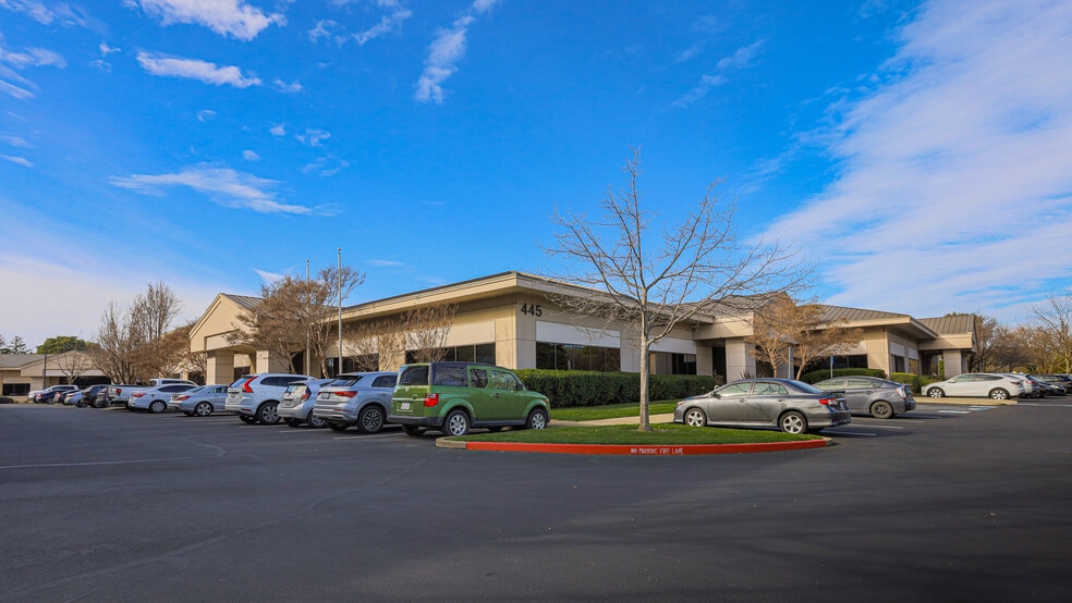 435-445 Devlin Rd, Napa, CA for lease - Building Photo - Image 2 of 13