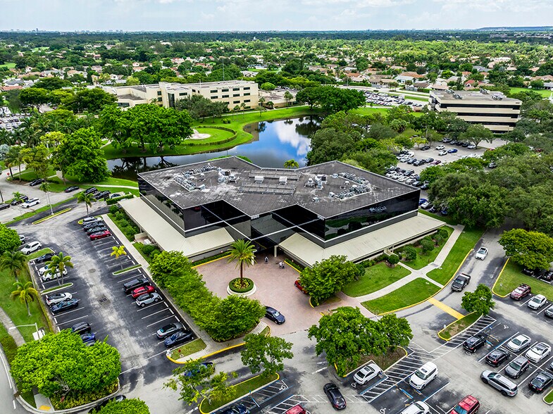 9980 Central Park Blvd N, Boca Raton, FL à vendre - Photo du bâtiment - Image 2 de 13