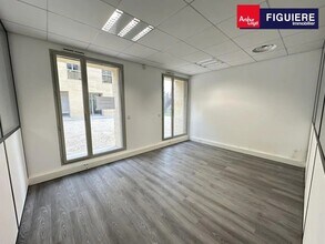 140 Avenue du 12 Juillet 1998, Aix-en-Provence à louer Photo intérieure- Image 2 de 3