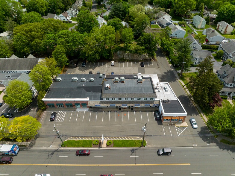 399-407 E Putnam Ave, Cos Cob, CT for lease - Building Photo - Image 1 of 3