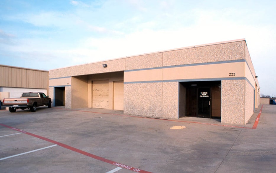 218-222 Bronze St, Garland, TX for lease - Primary Photo - Image 1 of 1