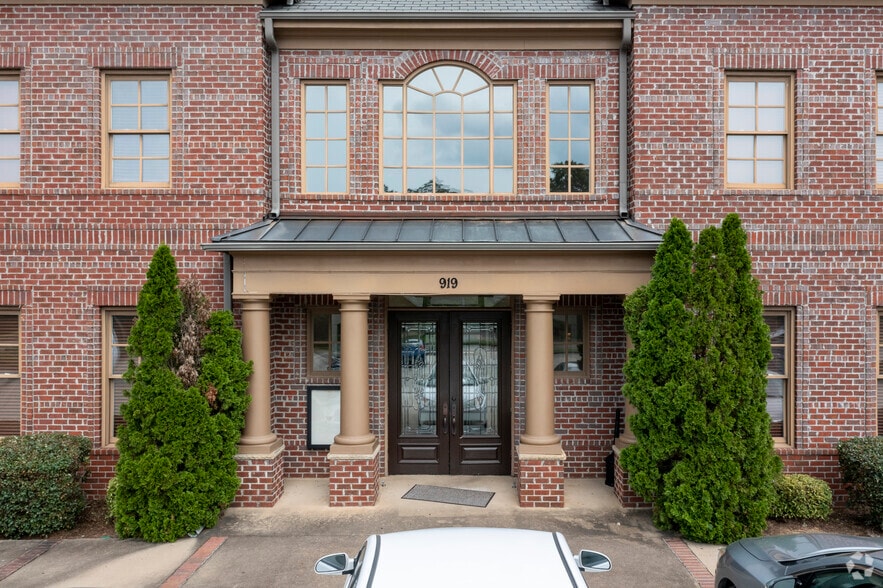 919 Sharit Ave, Gardendale, AL à louer - Photo du bâtiment - Image 3 de 7